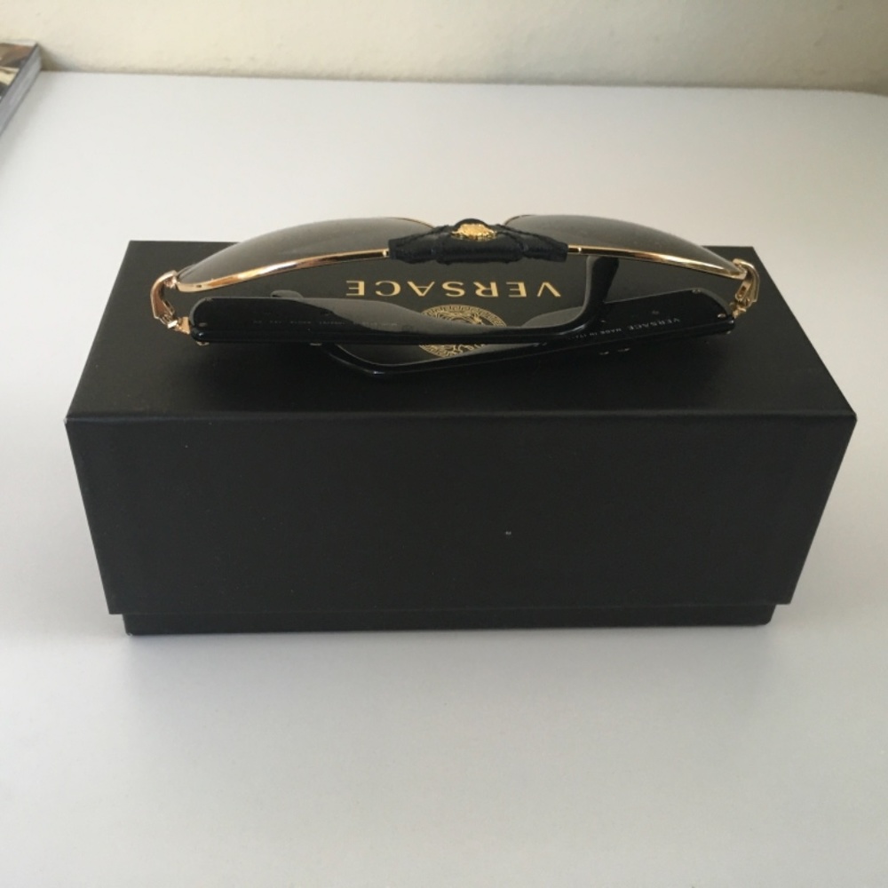 Versace VE2207Q Circular  Baroque Sunglasses - Picture 2 of 10